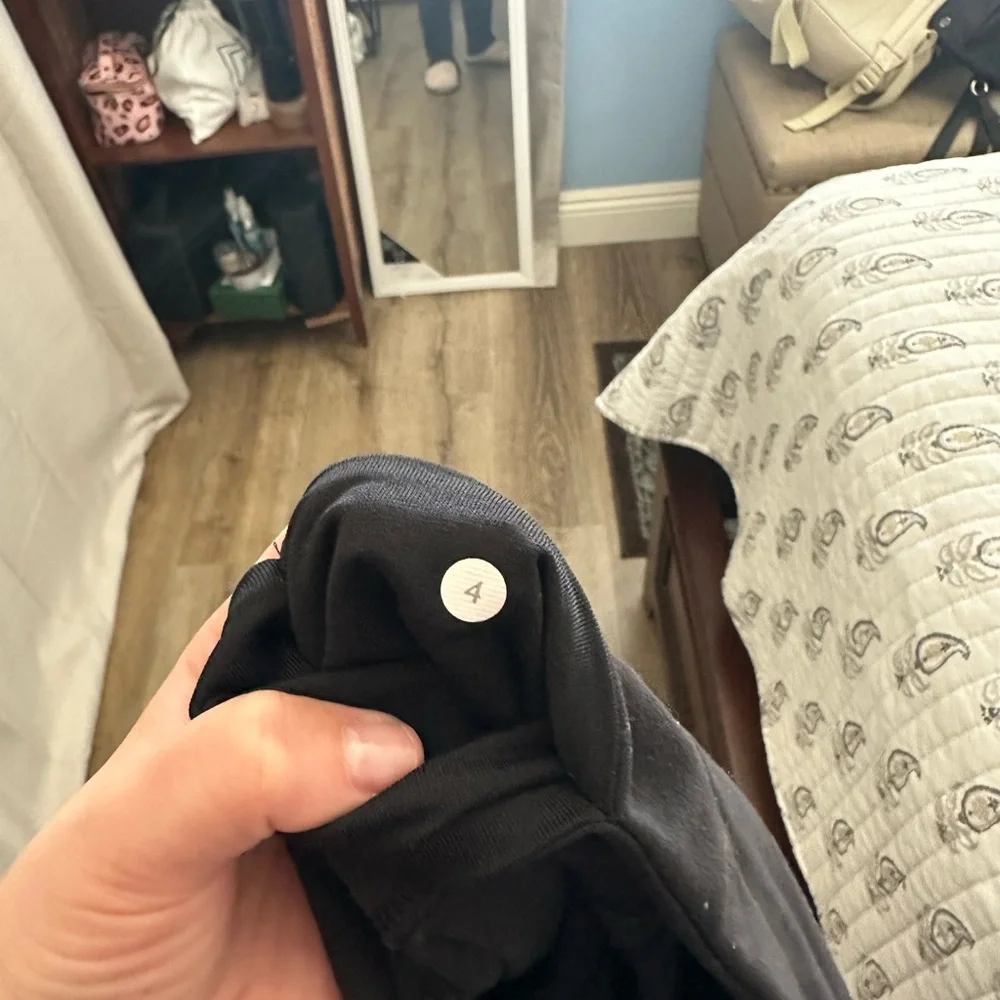 Lululemon - Picture 3 of 3